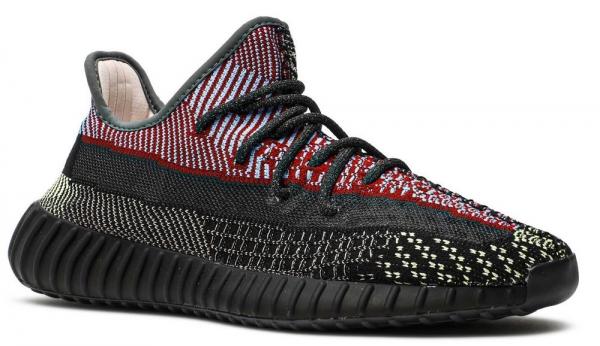 Кроссовки Adidas Yeezy Boost нельзя назвать простой обувью