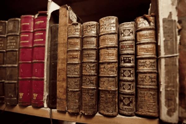 Как ухаживать за антикварными книгами