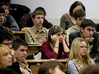 Студентов будут учить бороться с «цветными революциями»?