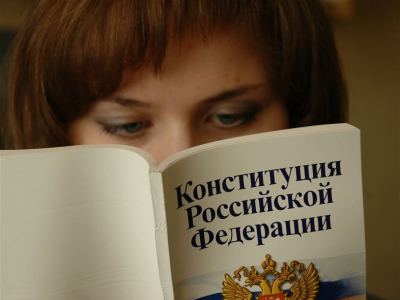 К 20-летию Конституции объявлен конкурс для школьников