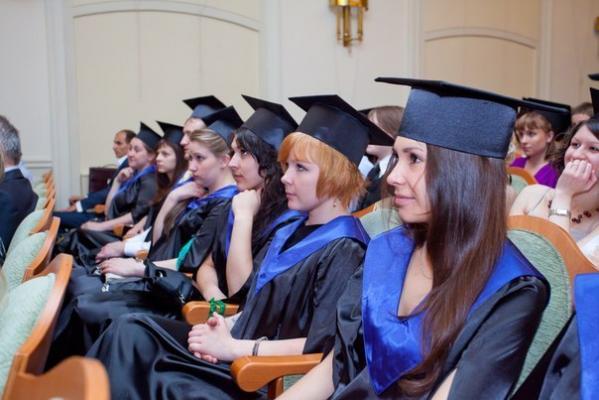 Выпускники вузов